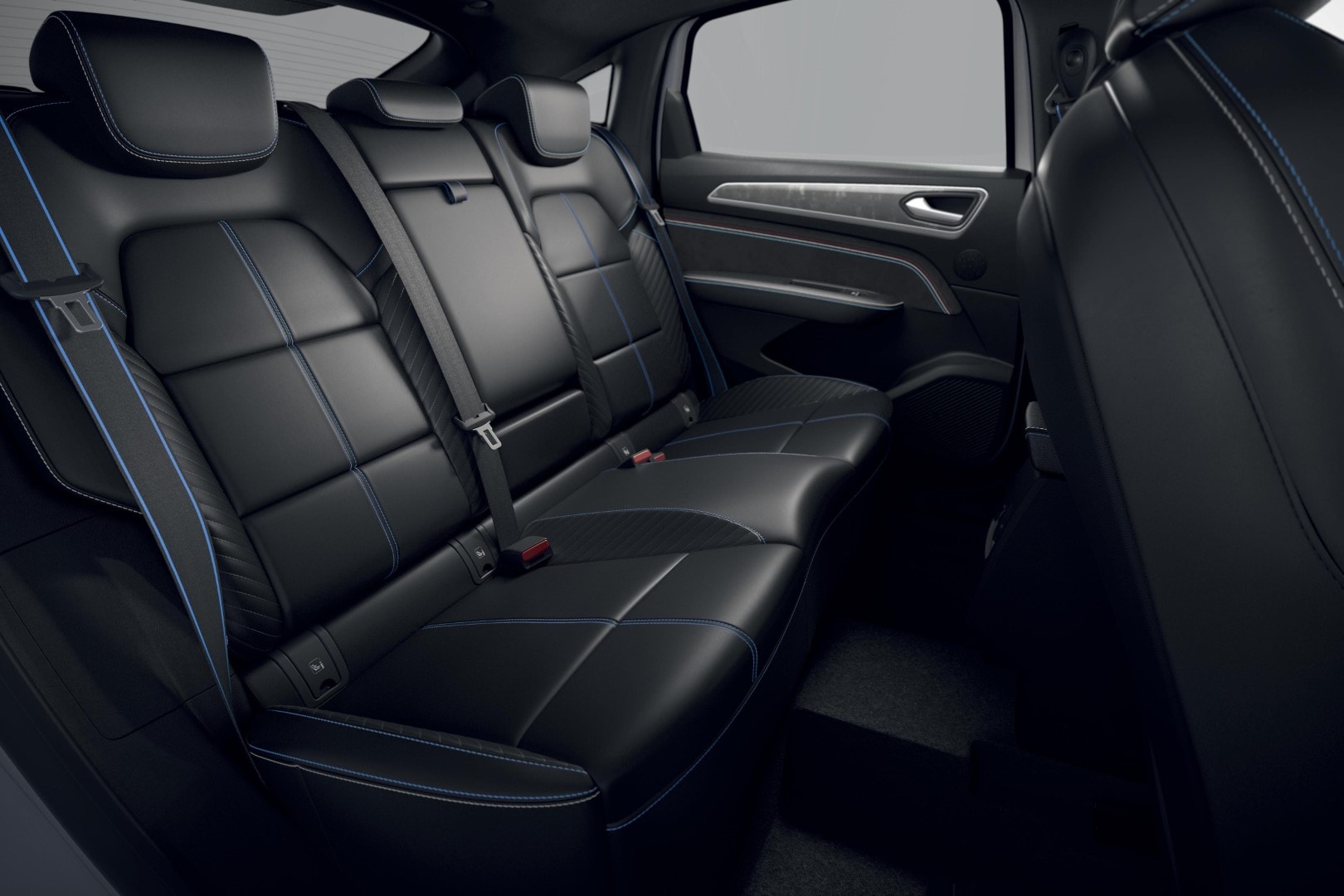 Imagen de los asientos traseros del Arkana, enfocando confort y espacio.