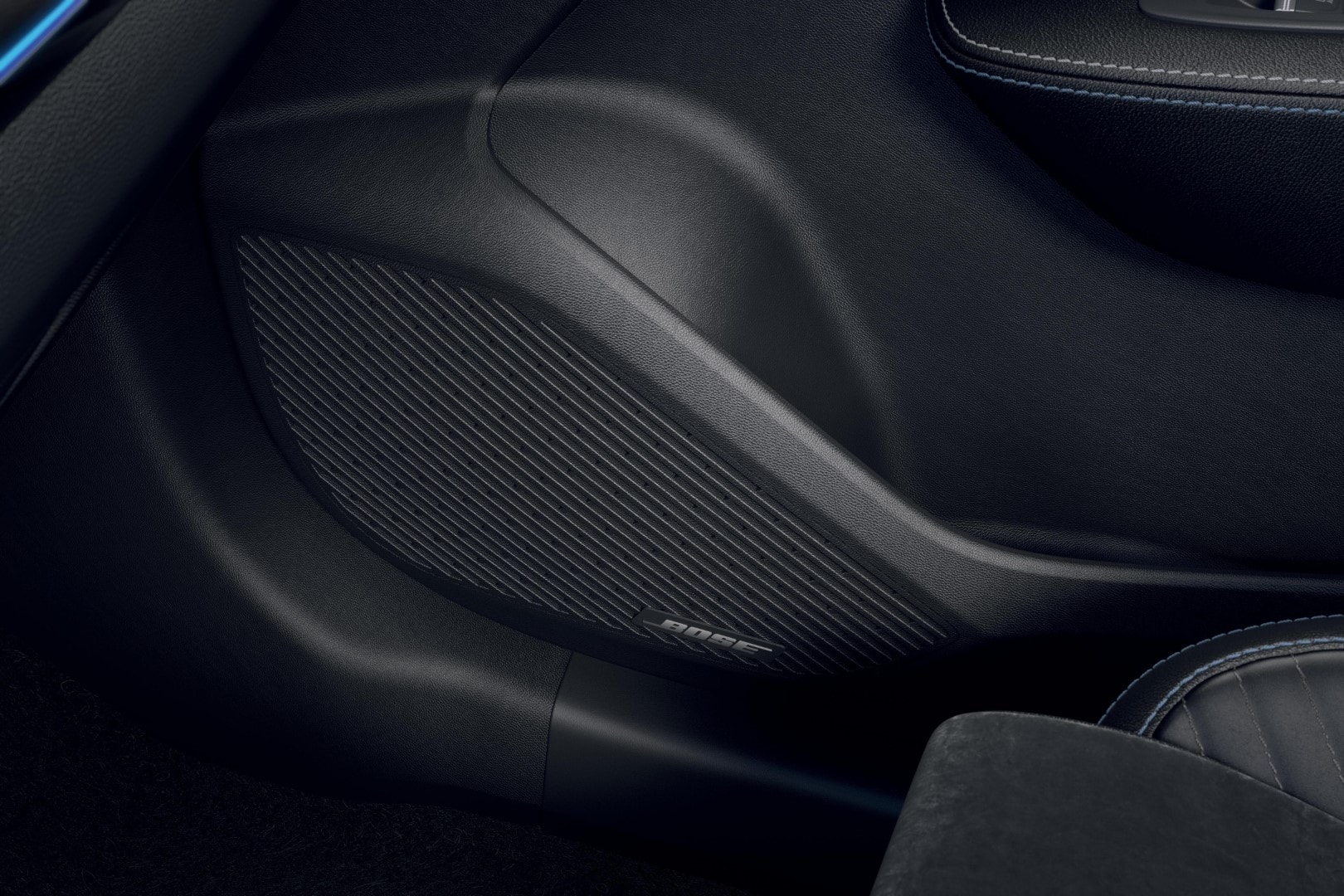 Acabado de la puerta con diseño texturizado en el Arkana Híbrido.