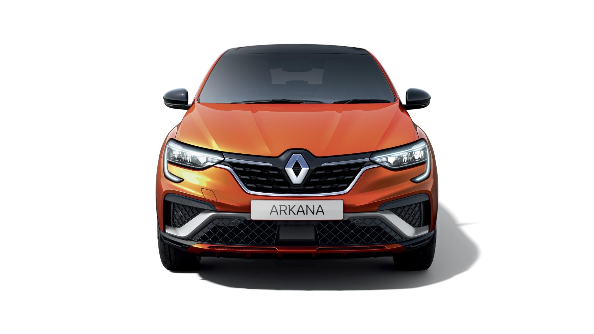 Vista frontal del Renault Arkana Híbrido destacando su diseño atrevido.