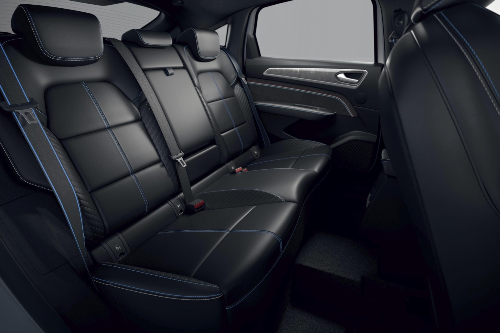 Asientos traseros del Renault Arkana, confort y acabado premium.