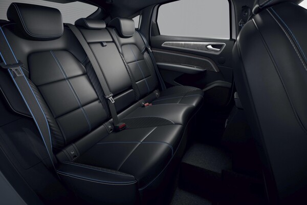 Asientos traseros del Renault Arkana, confort y acabado premium. Asientos traseros del Renault Arkana, confort y acabado premium.