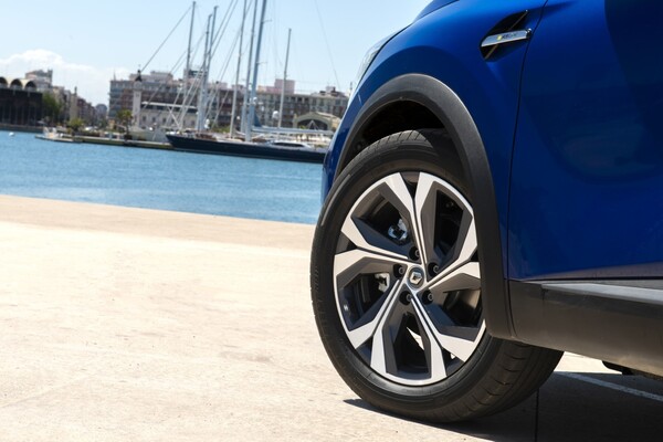 Detalle de la llanta del Renault Captur híbrido, diseño y acabado Detalle de la llanta del Renault Captur híbrido, diseño y acabado