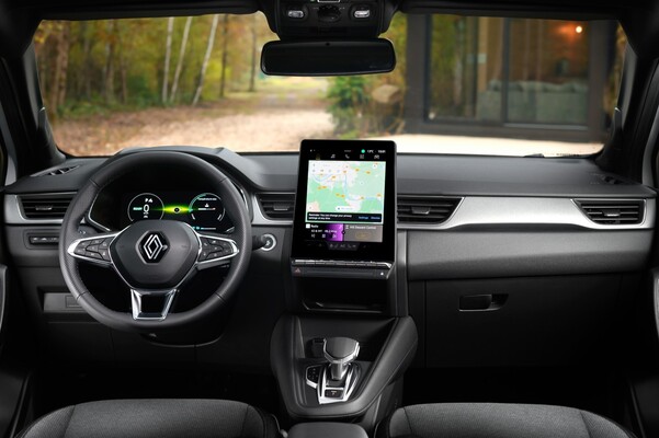 Vista frontal del espacioso y tecnológico interior del Renault Captur Híbrido. Vista frontal del espacioso y tecnológico interior del Renault Captur Híbrido.