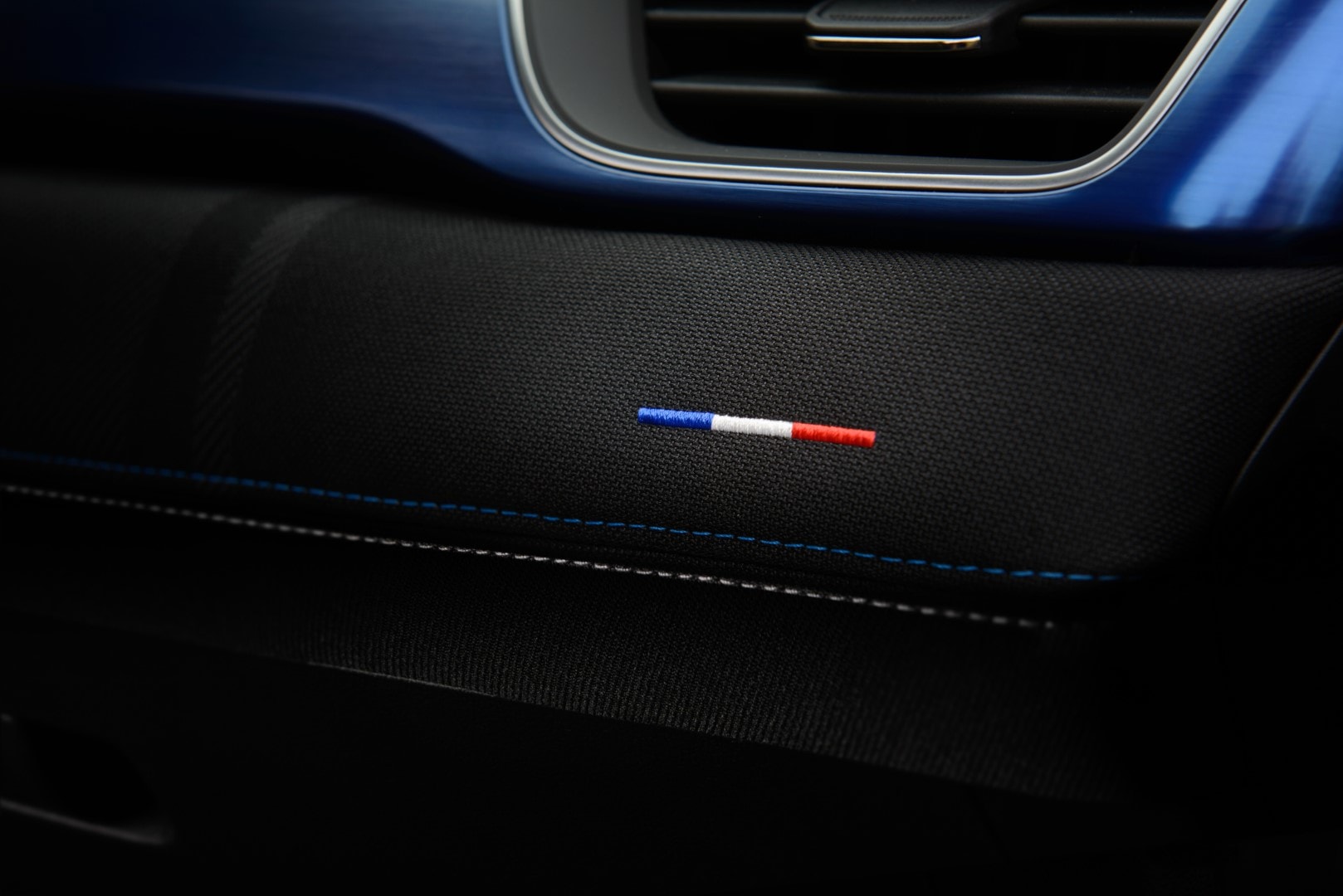 Detalle de la bandera francesa en el interior, un sello de calidad del Captur