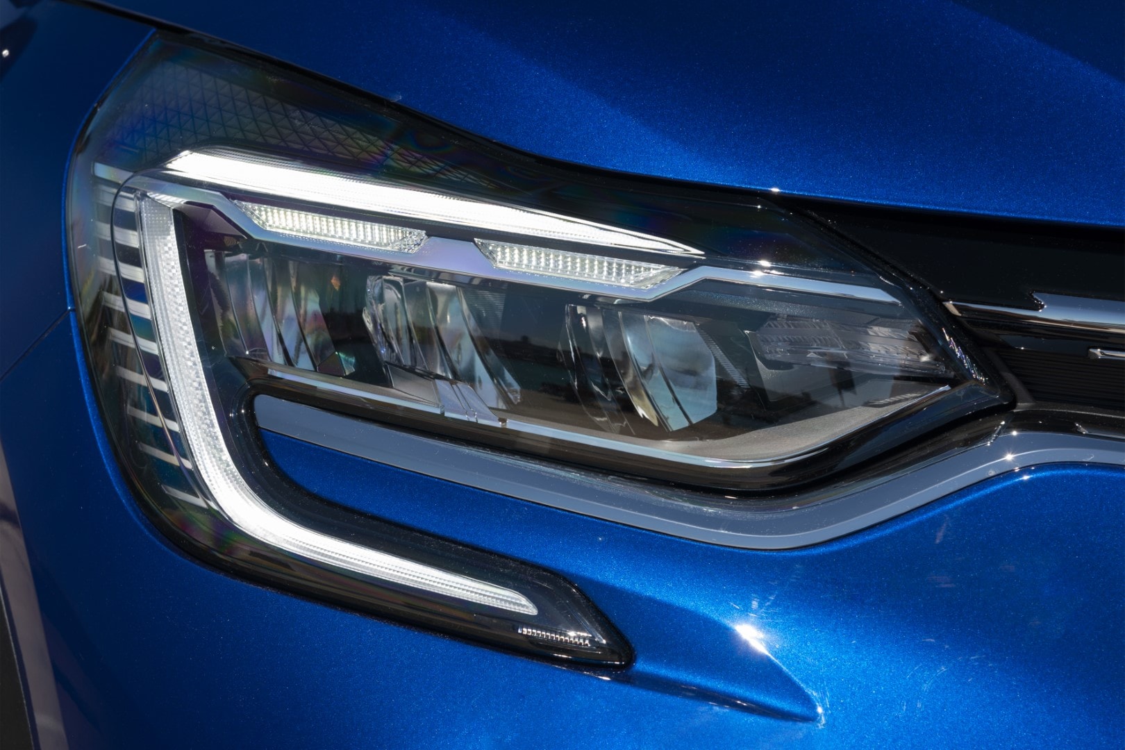 Tecnología LED del faro delantero del Captur, estética y funcionalidad unidas