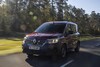 Renault Kangoo Combi eléctrico en movimiento, captura dinámica y estilizada. Renault Kangoo Combi eléctrico en movimiento, captura dinámica y estilizada.