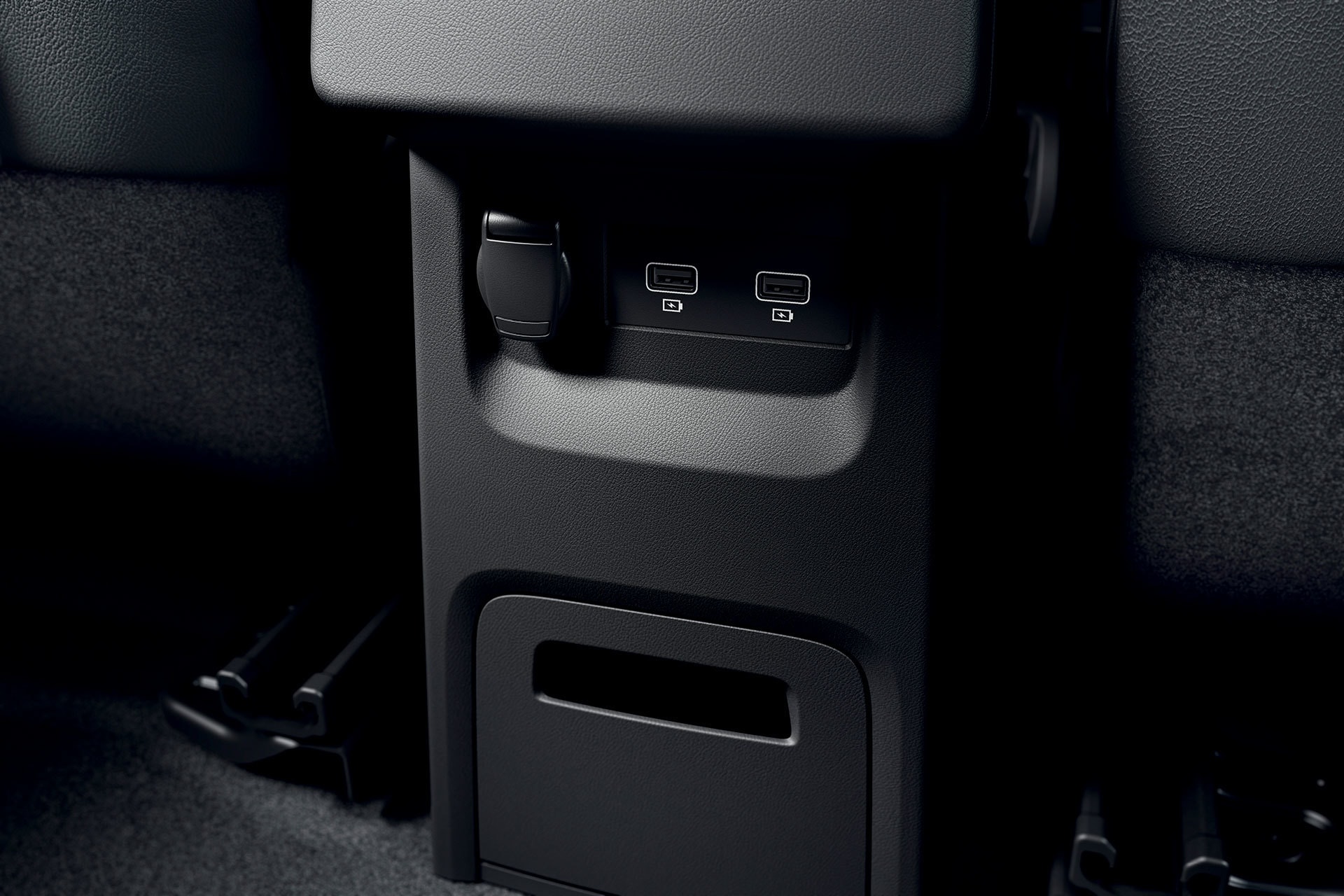 Cargador USB y toma de 12V en las plazas traseras para mayor comodidad.