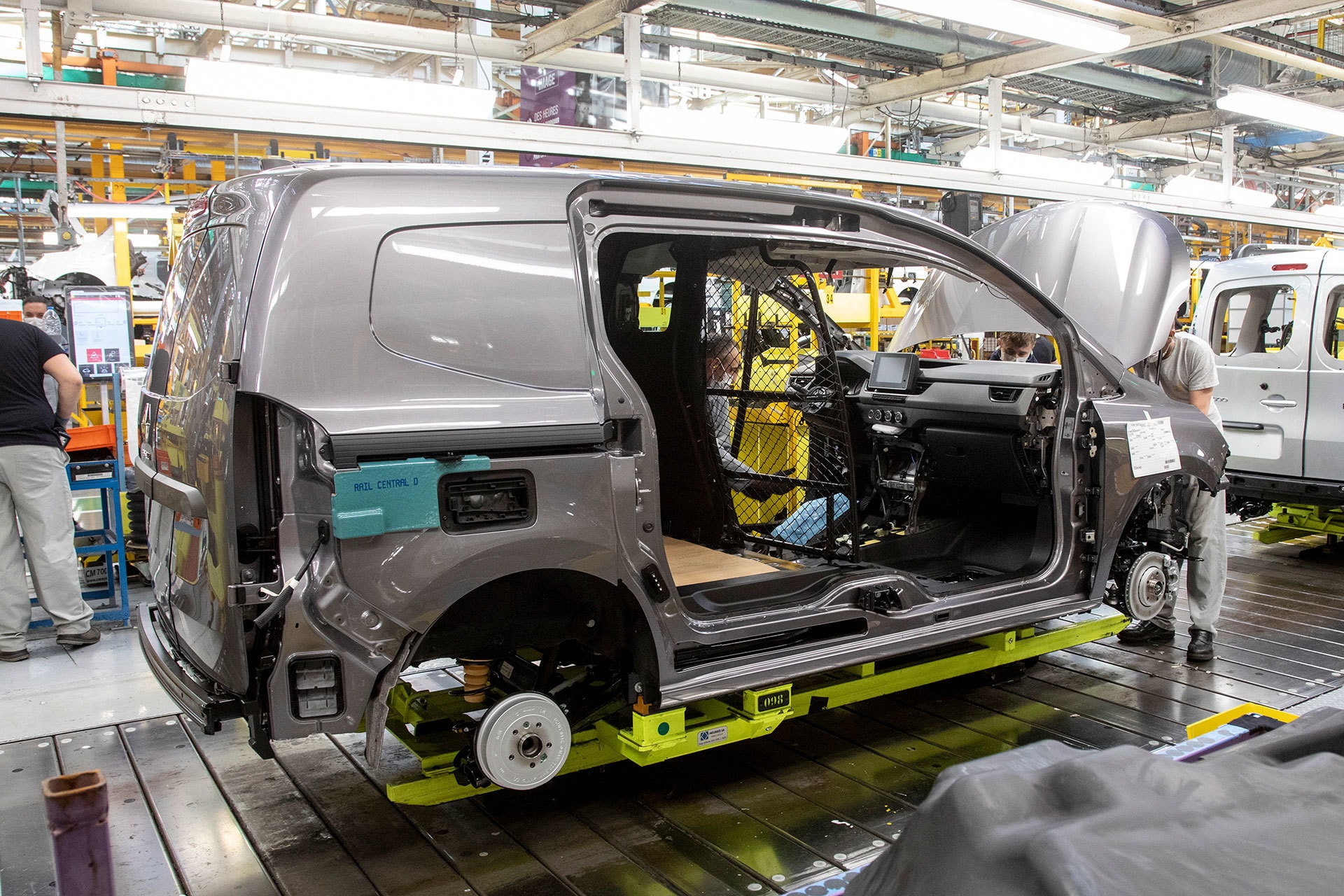 Proceso de fabricación de vehículos, no específico del Renault Kangoo Combi.