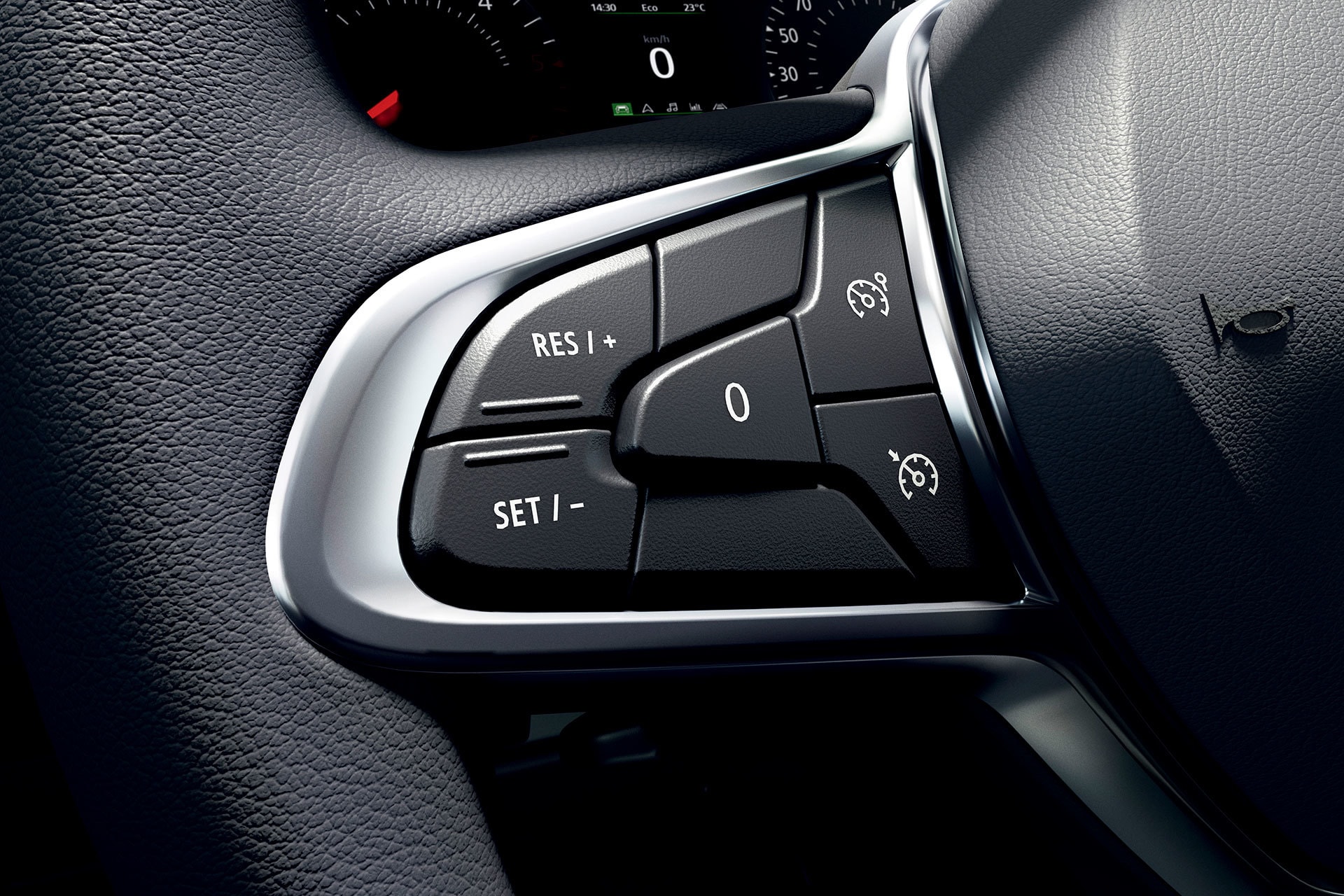 Controles de crucero y limitador de velocidad en el volante.