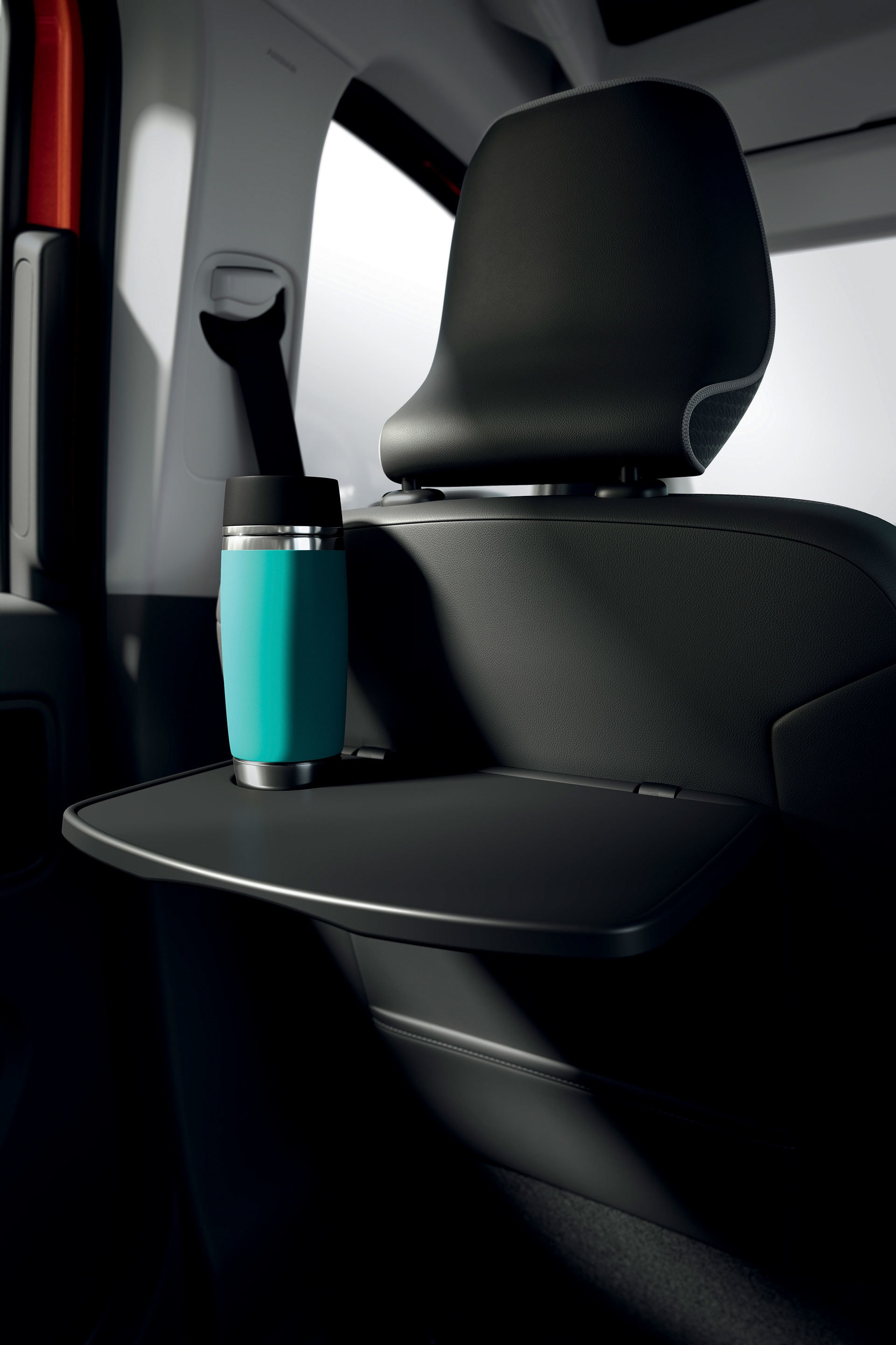 Vista del portavasos en la consola central de la Renault Kangoo Combi.