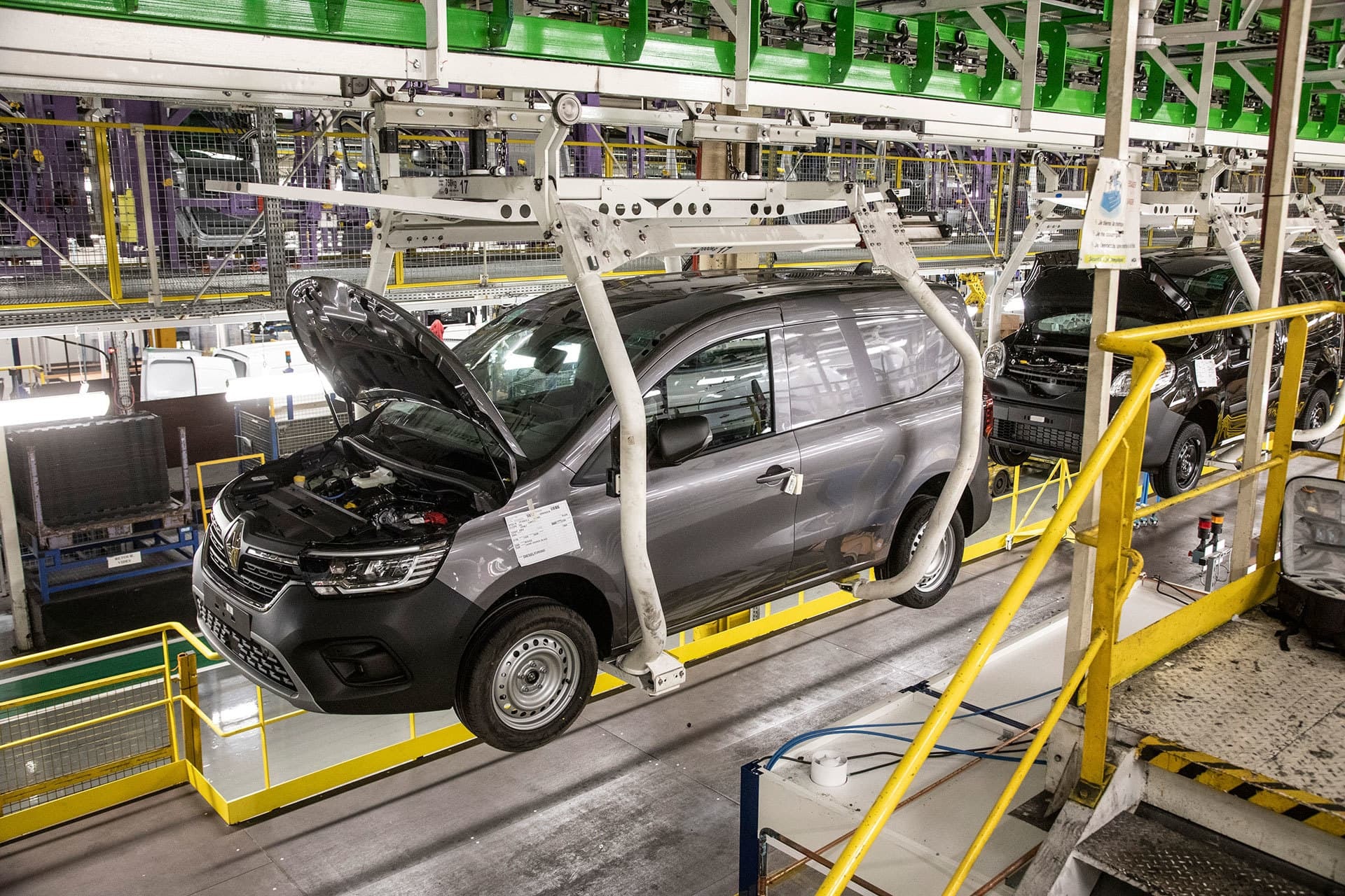 Visualización del Kangoo Combi durante ensamblaje en línea de producción.