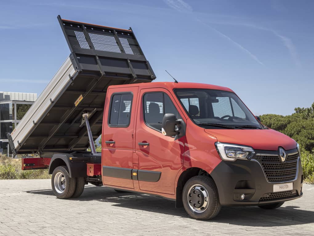 Variante del Renault Master con caja de volcado para trabajos pesados.