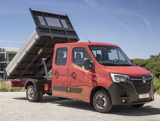 Variante del Renault Master con caja de volcado para trabajos pesados. Variante del Renault Master con caja de volcado para trabajos pesados.