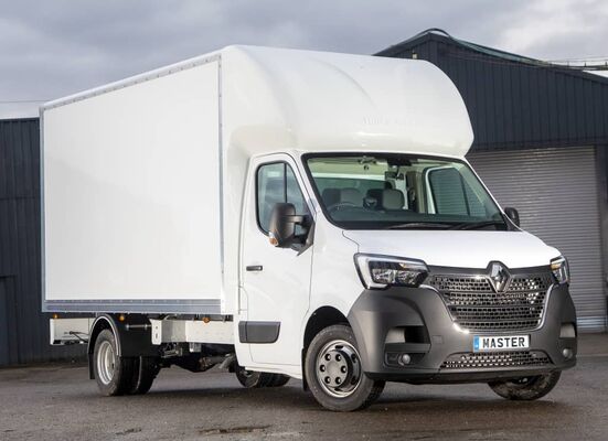 Versión chasis con cabina del Renault Master, preparado para modificaciones. Versión chasis con cabina del Renault Master, preparado para modificaciones.