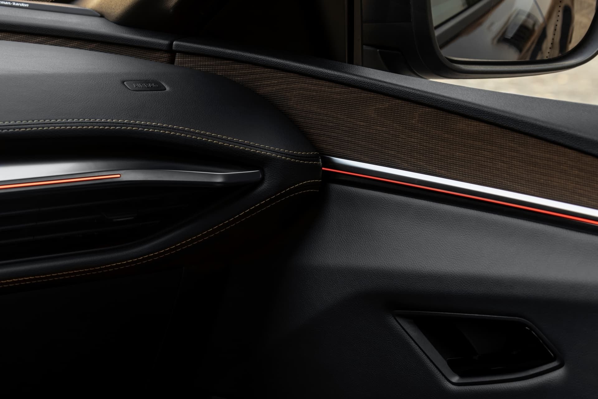 Detalle del acabado interior y costuras del Mégane E-Tech