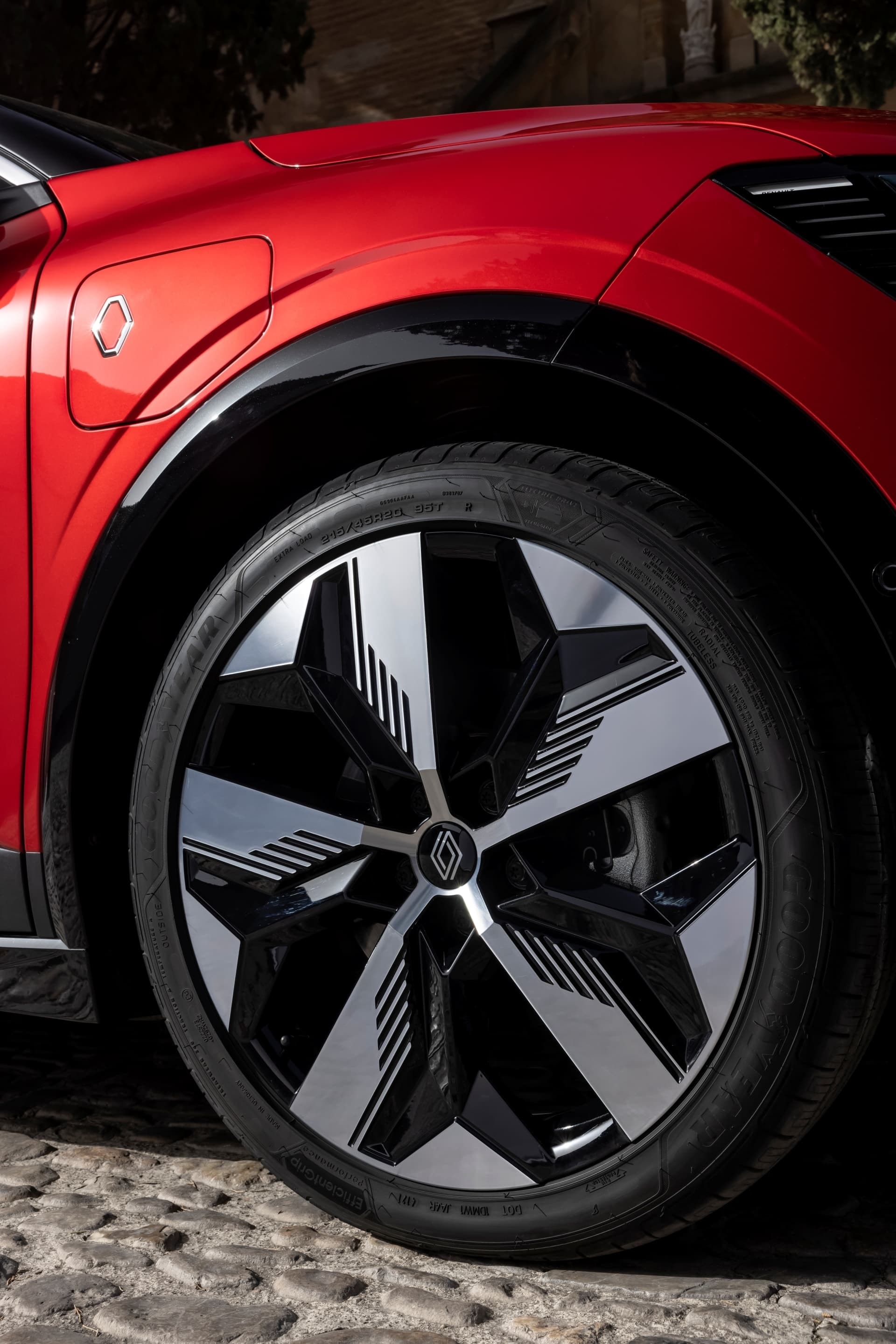 Detalle de la llanta de aleación del Renault Mégane E-Tech eléctrico.