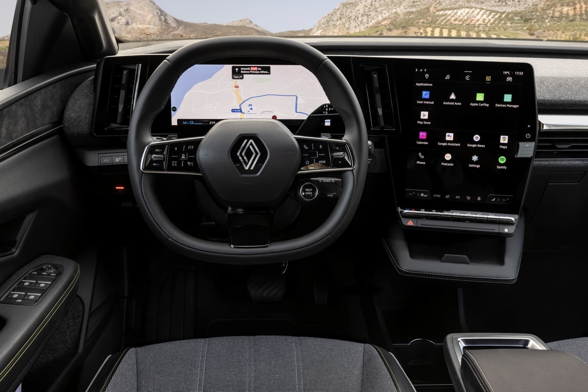 Volante e instrumentación digital del Renault Mégane E-Tech, modernidad y ergonomía.