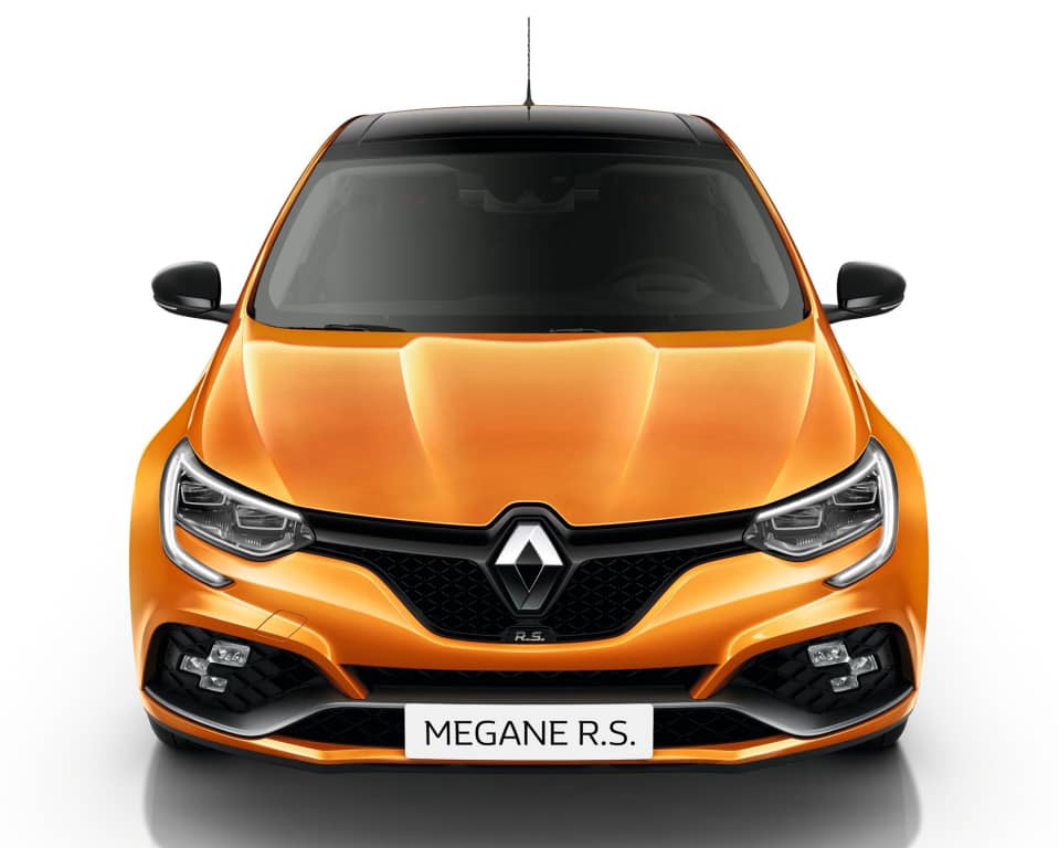 Imagen frontal del Mégane RS subrayando su identidad deportiva y faros LED.