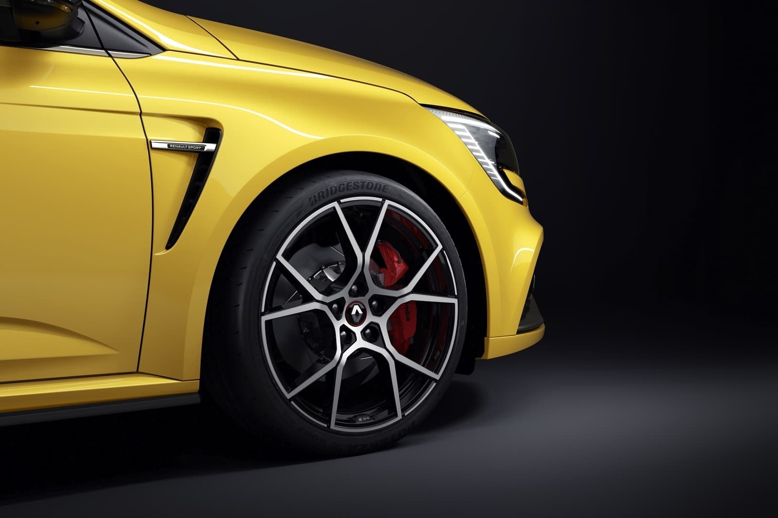 Sistema de frenos de alto rendimiento, vital para su deportividad.