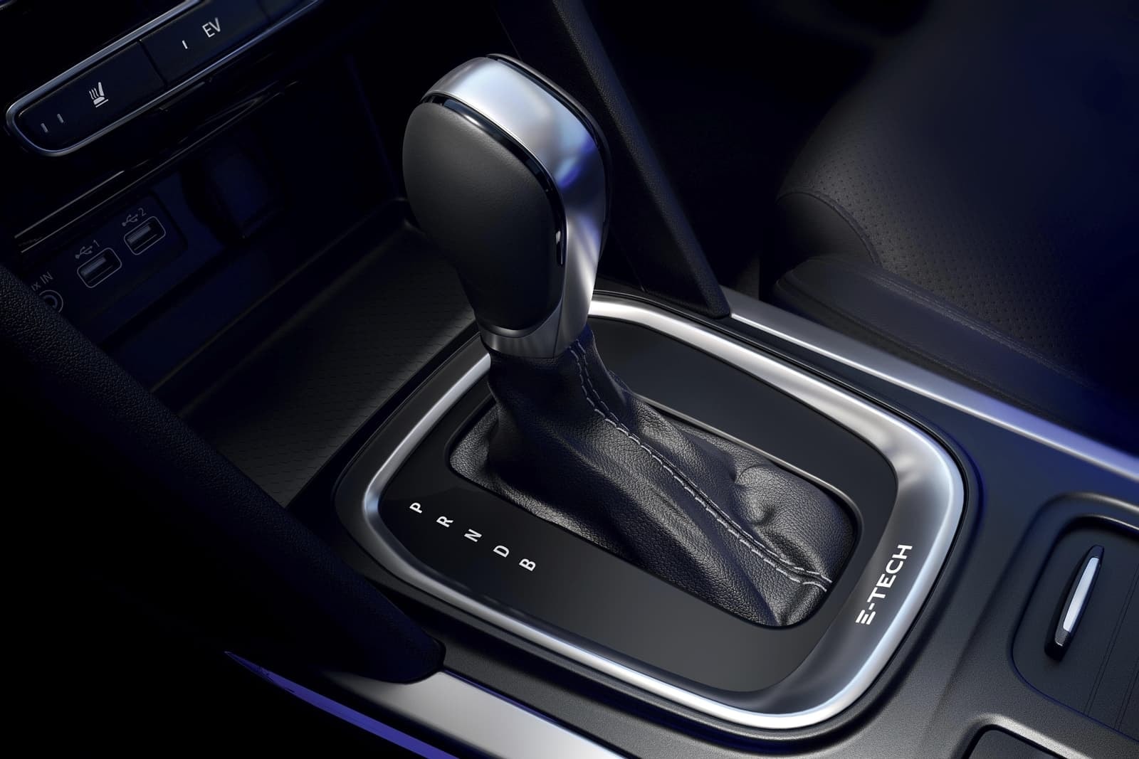 El selector de marchas ergonómico subraya la eficiencia y tecnología del Mégane.