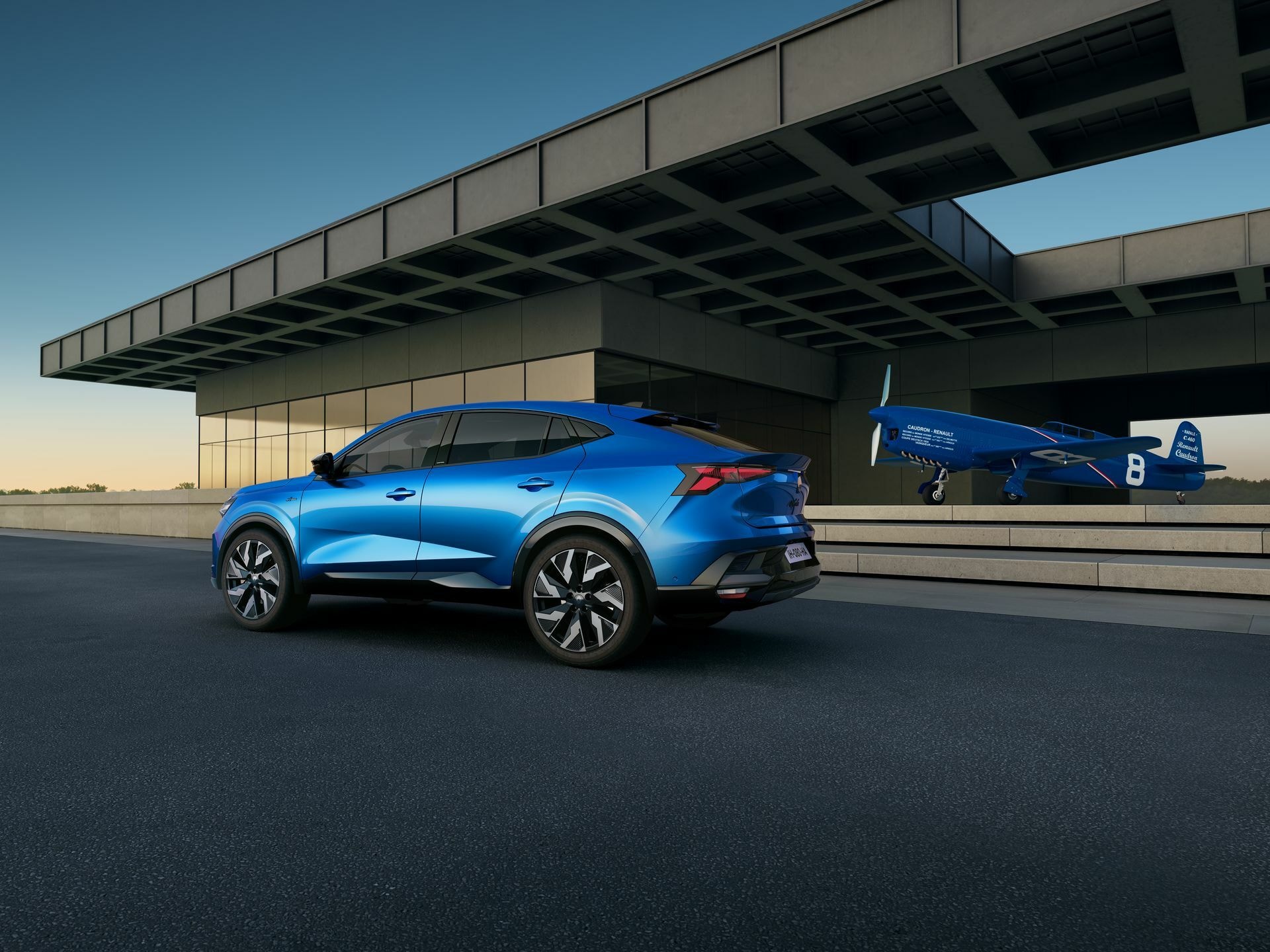 Trasera y lateral del Rafale, armonía entre diseño y aerodinámica.