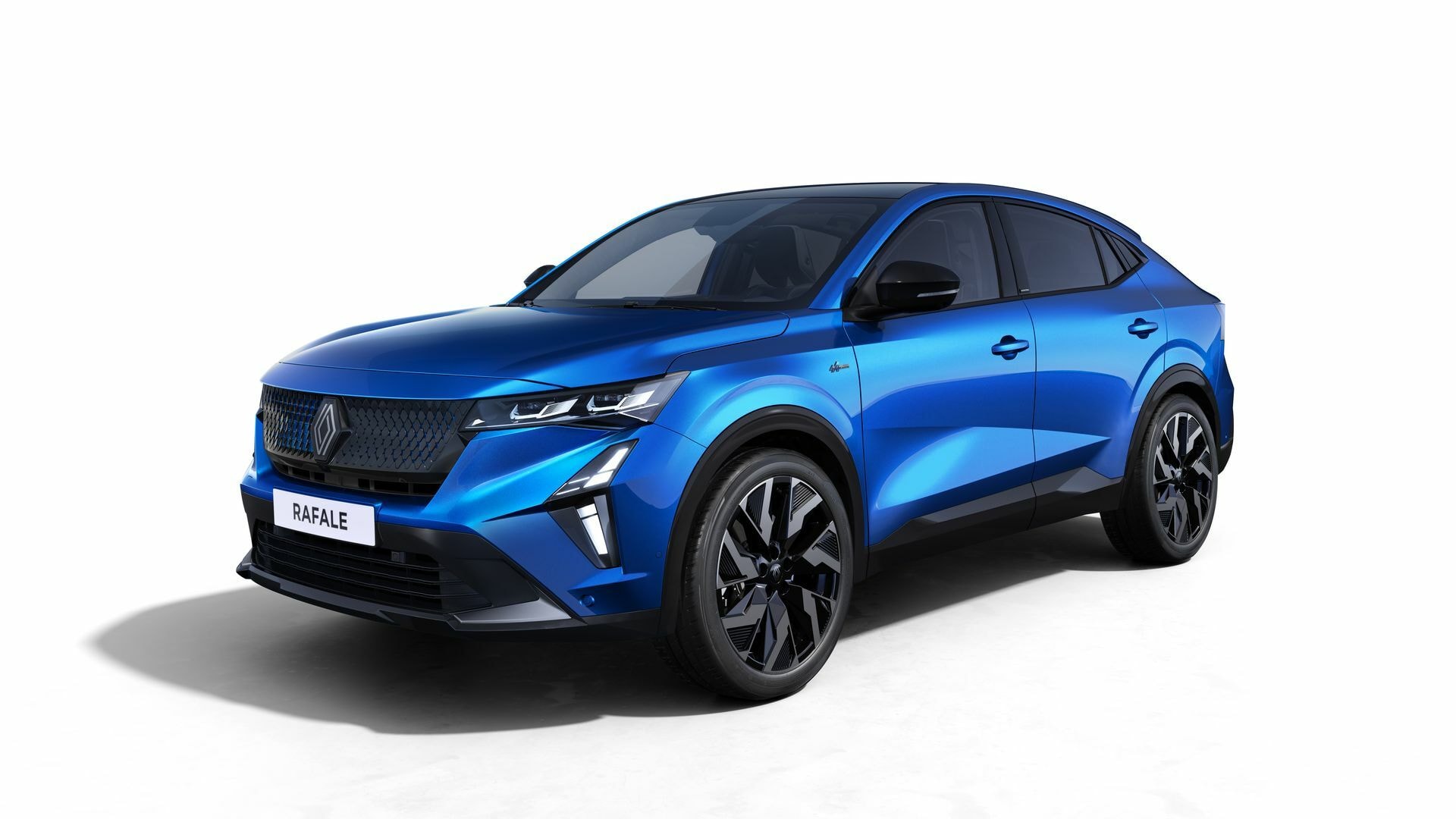 Líneas futuristas y diseño delantero del Renault Rafale en vista lateral.