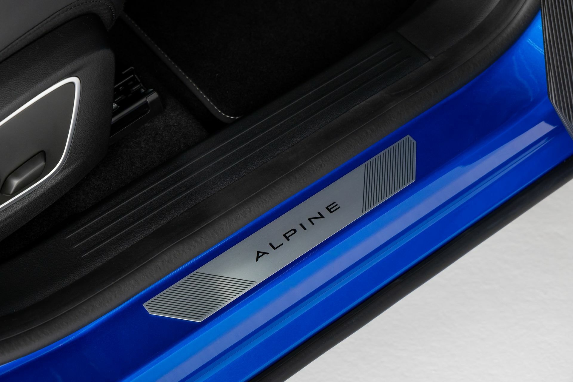 Detalles en los umbrales de las puertas que realzan la calidad interior.