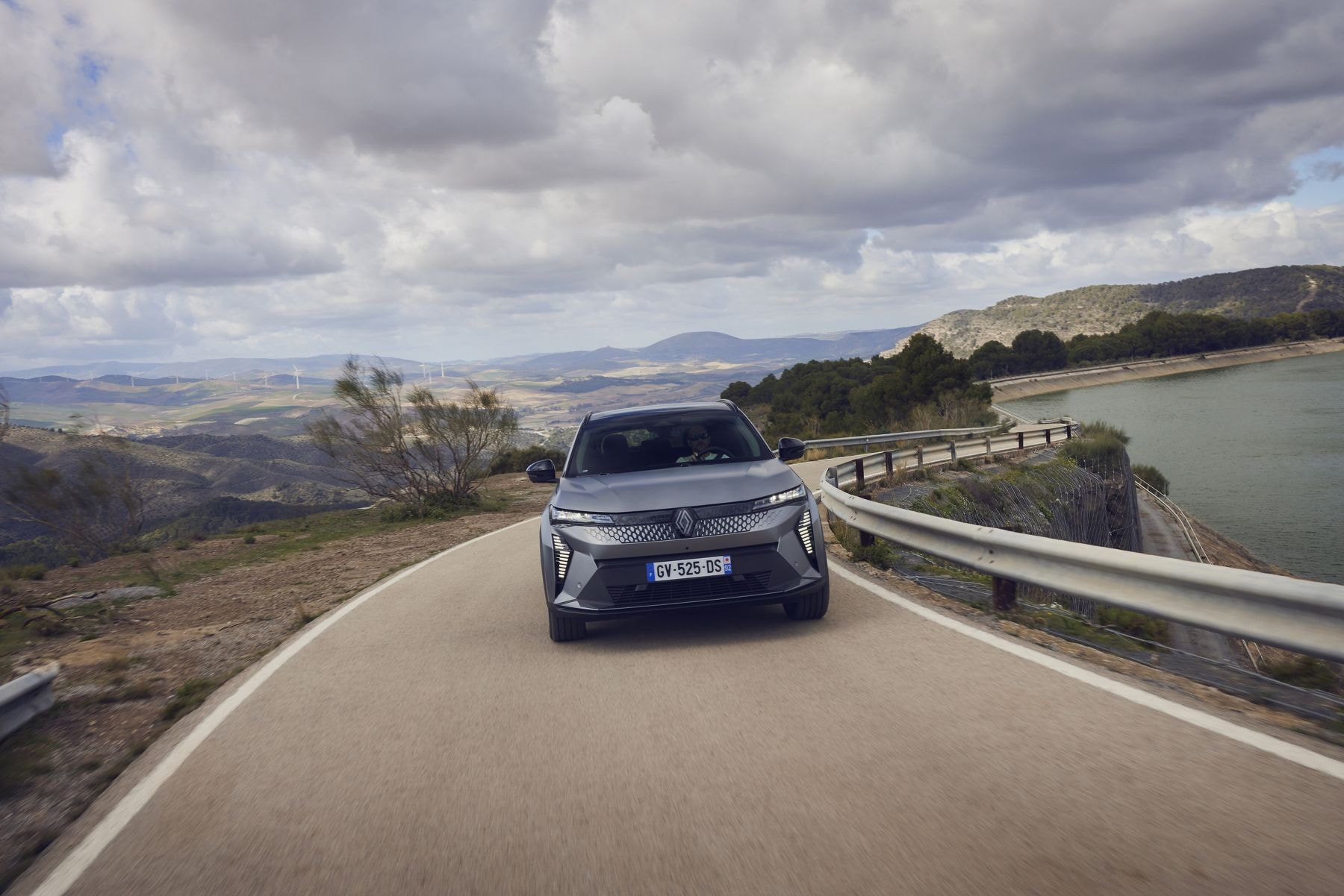 Interior del Renault Scenic, con asientos cómodos y elegantes