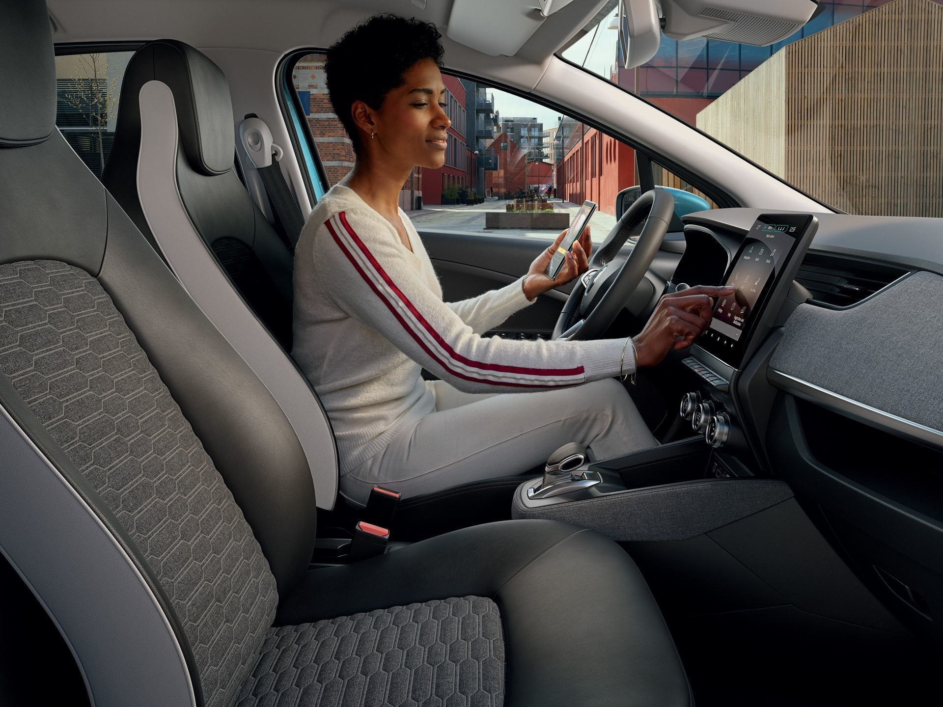 Experiencia de conducción en el interior del Renault ZOE.