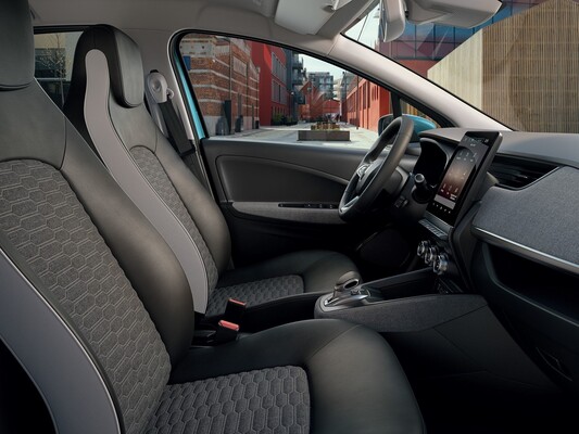 Asientos confortables y espaciosos en el habitáculo del Renault ZOE. Asientos confortables y espaciosos en el habitáculo del Renault ZOE.