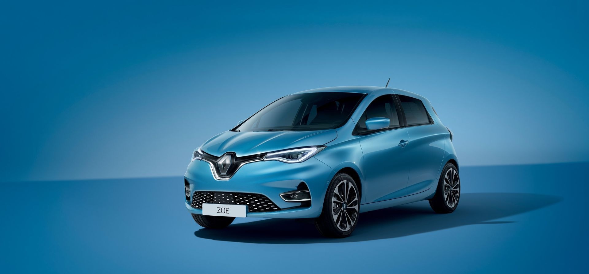 Renault ZOE azul cielo mostrando frontal y lateral
