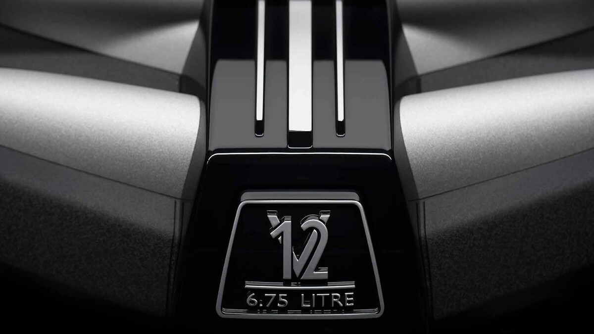 Detalle del propulsor V12 de 6.75 litros que da vida al Rolls-Royce Cullinan. Detalle del propulsor V12 de 6.75 litros que da vida al Rolls-Royce Cullinan.