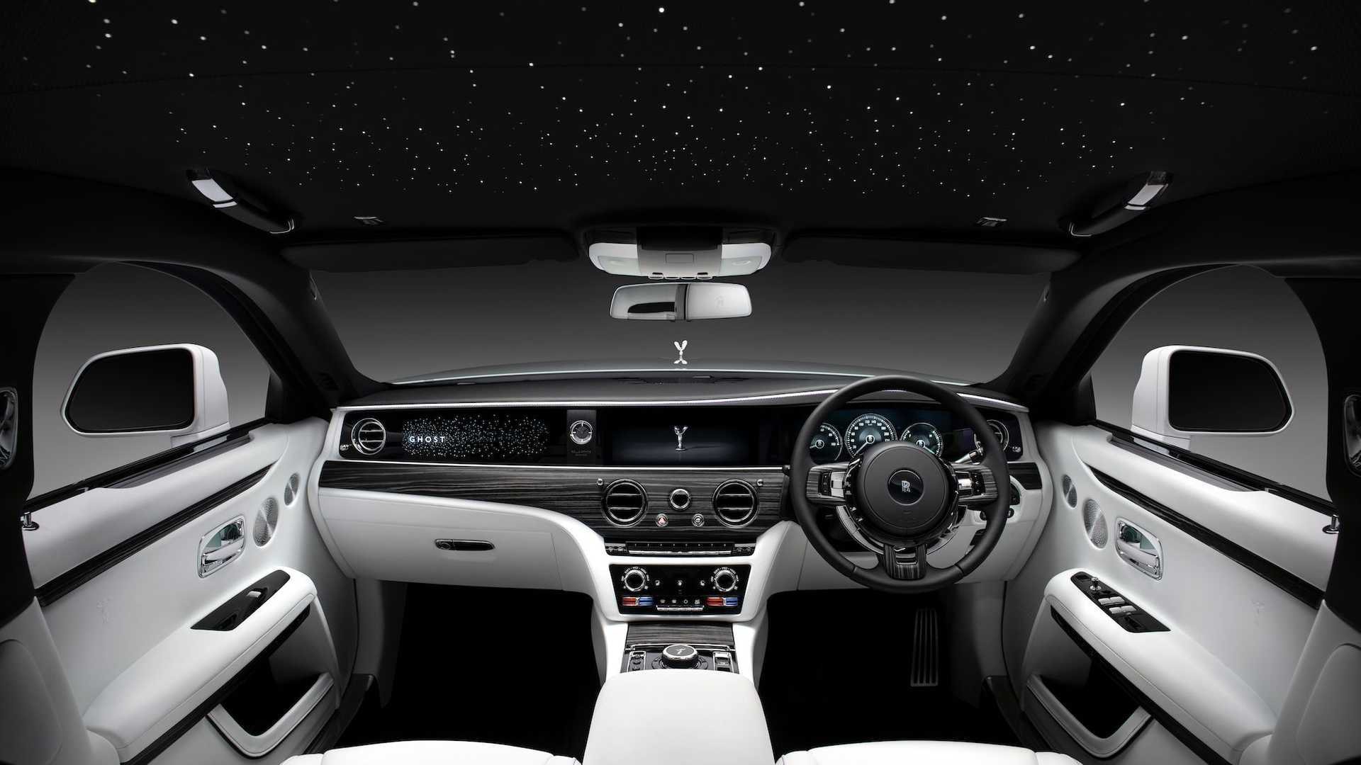 Cielo estrellado del Rolls-Royce Ghost, una experiencia sensorial única.