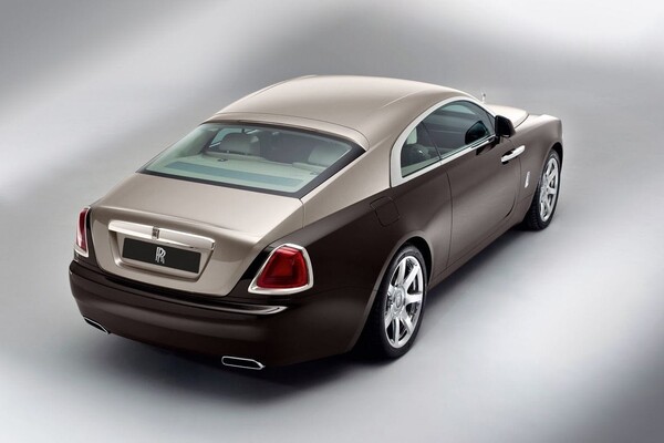 Diseño posterior del Wraith, con líneas clásicas y modernas. Diseño posterior del Wraith, con líneas clásicas y modernas.