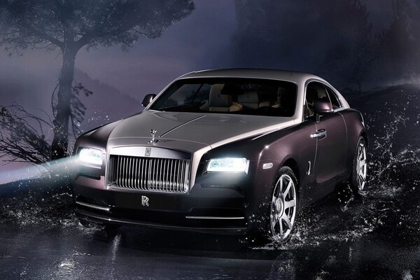 Frente imponente del Wraith, con la parrilla y el espíritu del éxtasis. Frente imponente del Wraith, con la parrilla y el espíritu del éxtasis.