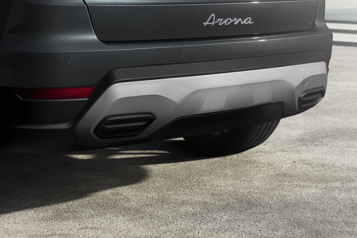 Vista cercana del difusor trasero del SEAT Arona. Vista cercana del difusor trasero del SEAT Arona.