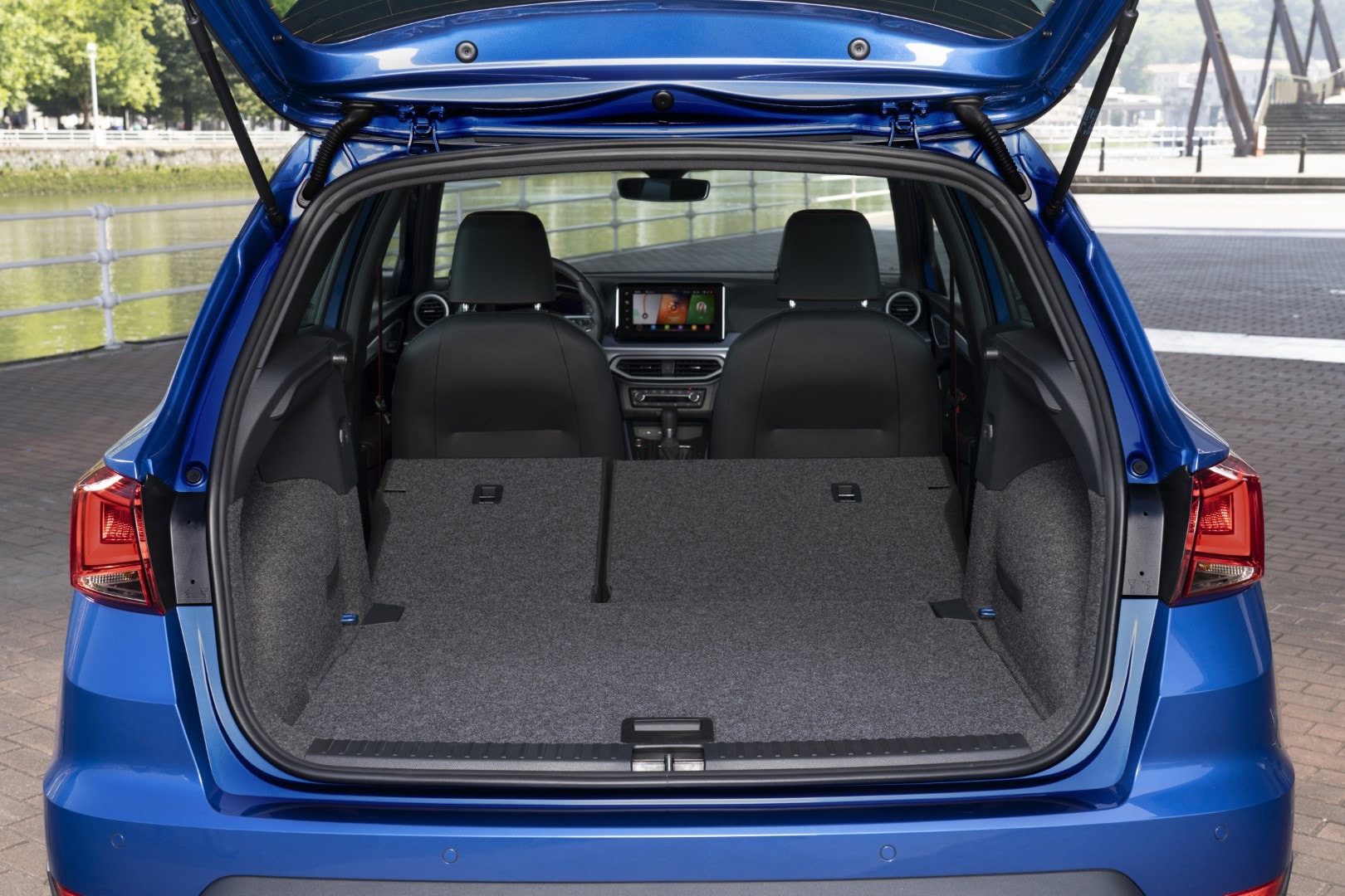 Amplio maletero del SEAT Arona, versátil para las necesidades diarias.