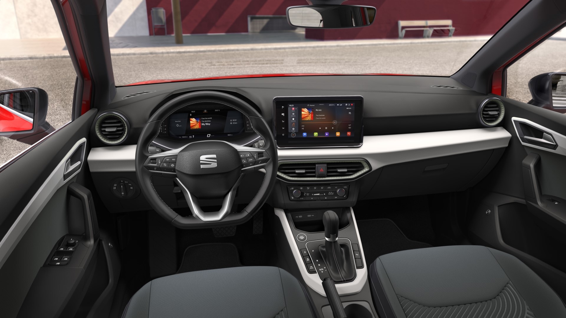 Vista del habitáculo y la instrumentación, se aprecia el diseño contemporáneo y tecnológico.