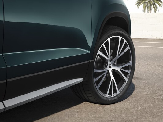 Rueda del SEAT Ateca mostrando detalle de la llanta de aleación. Rueda del SEAT Ateca mostrando detalle de la llanta de aleación.