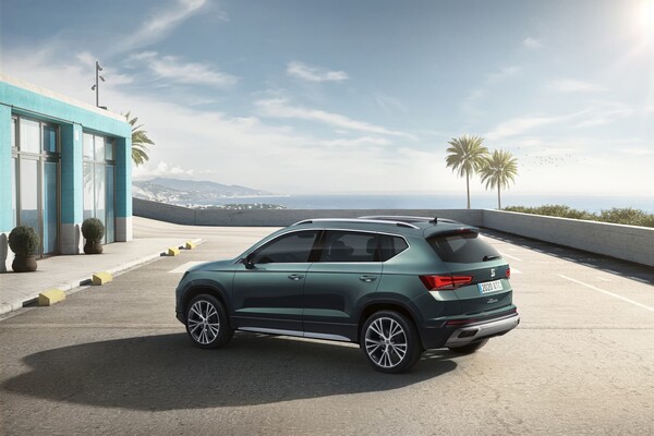 Perspectiva trasera y lateral del SEAT Ateca. Perspectiva trasera y lateral del SEAT Ateca.