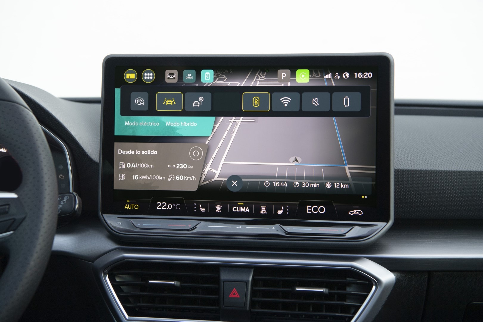 Panel de instrumentos digital, claro y funcional.