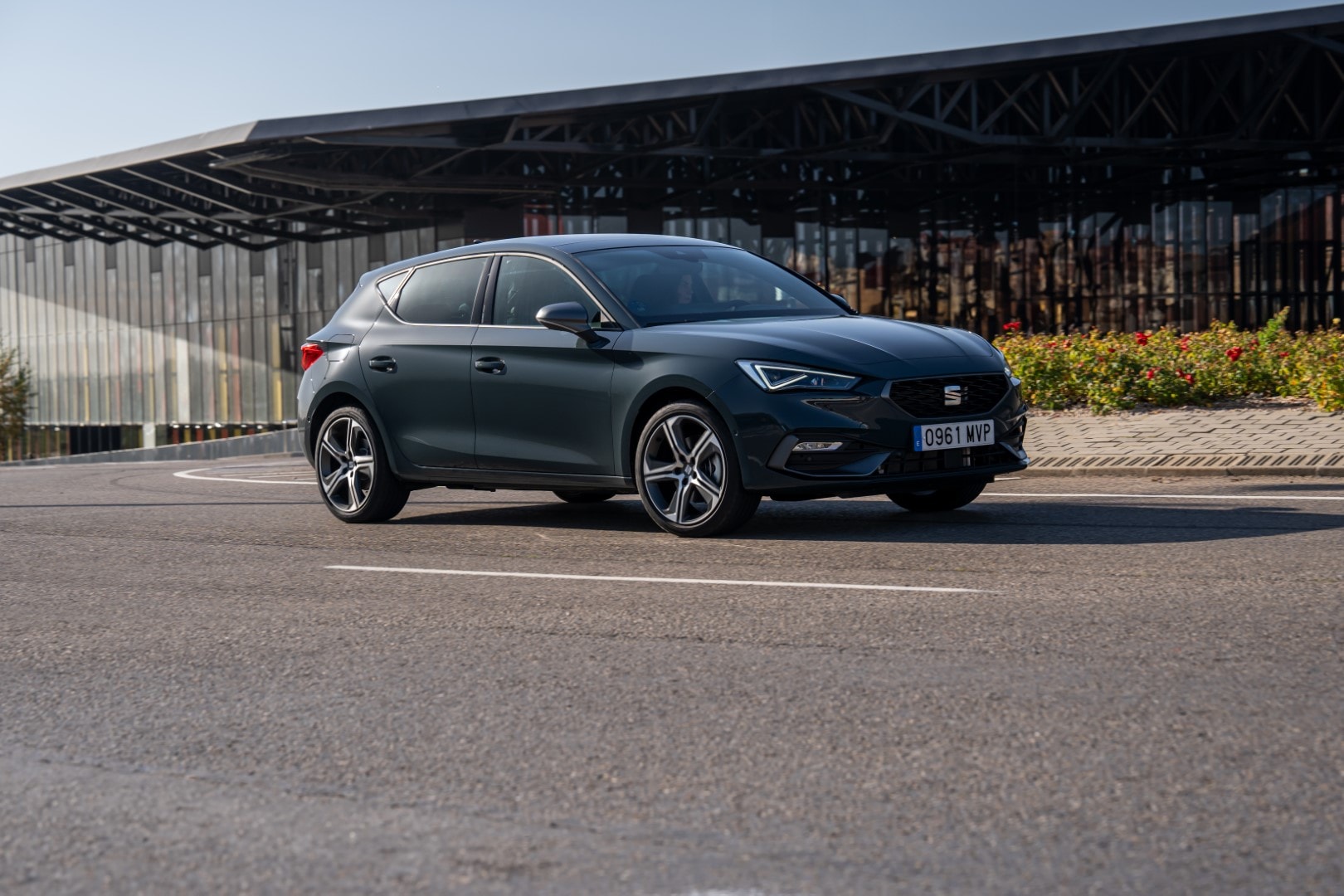 Pantalla central del SEAT León, con funciones de navegación.