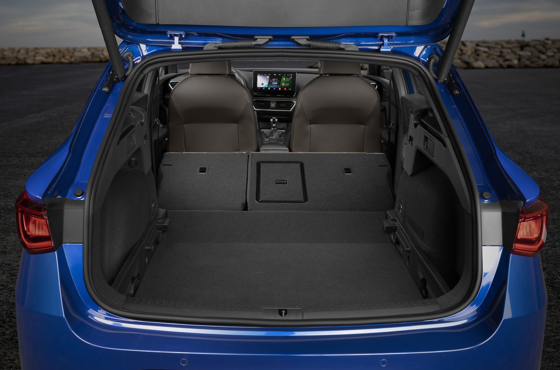 Vista del maletero del SEAT León ST, mostrando su capacidad de carga.