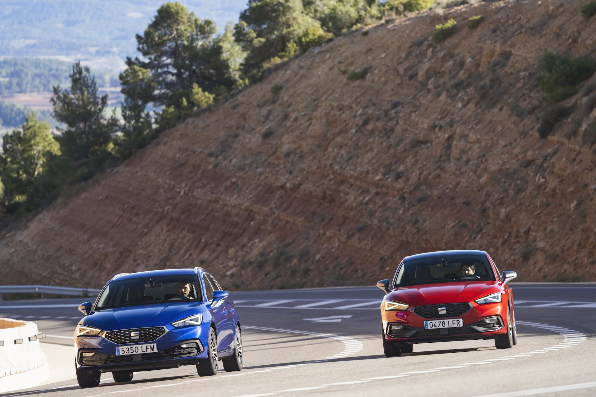 El SEAT León en dos tonos, capturando la esencia del diseño.