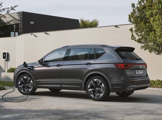 SEAT Tarraco Híbrido durante carga, resalta su eficiencia energética SEAT Tarraco Híbrido durante carga, resalta su eficiencia energética