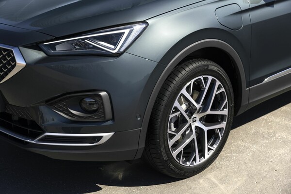 Detalle de llanta del SEAT Tarraco que muestra su diseño exclusivo. Detalle de llanta del SEAT Tarraco que muestra su diseño exclusivo.