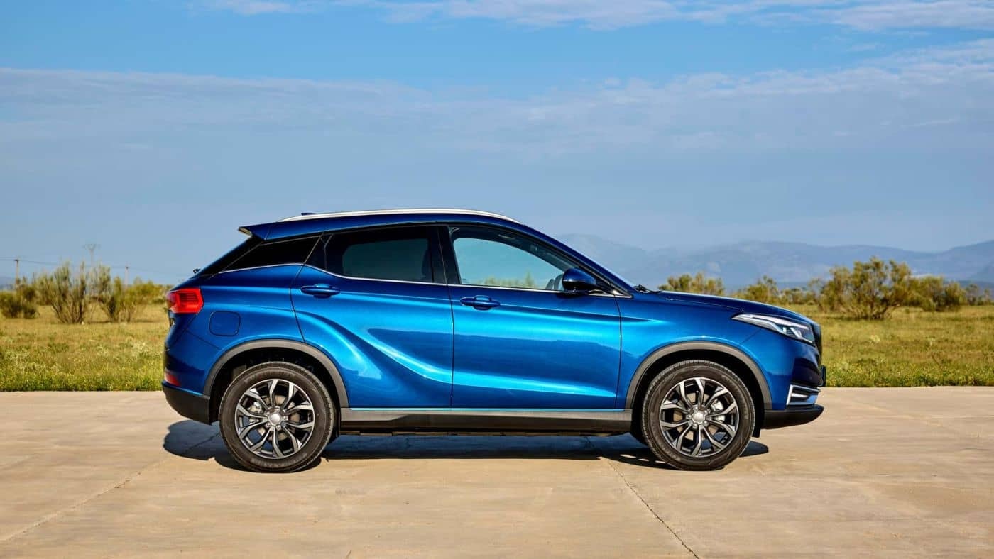 Vista lateral del Seres 3 eléctrico destacando su línea dinámica.