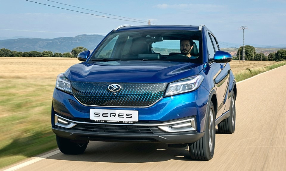 Vista del interior del Seres 3, destaca su diseño moderno y funcional.