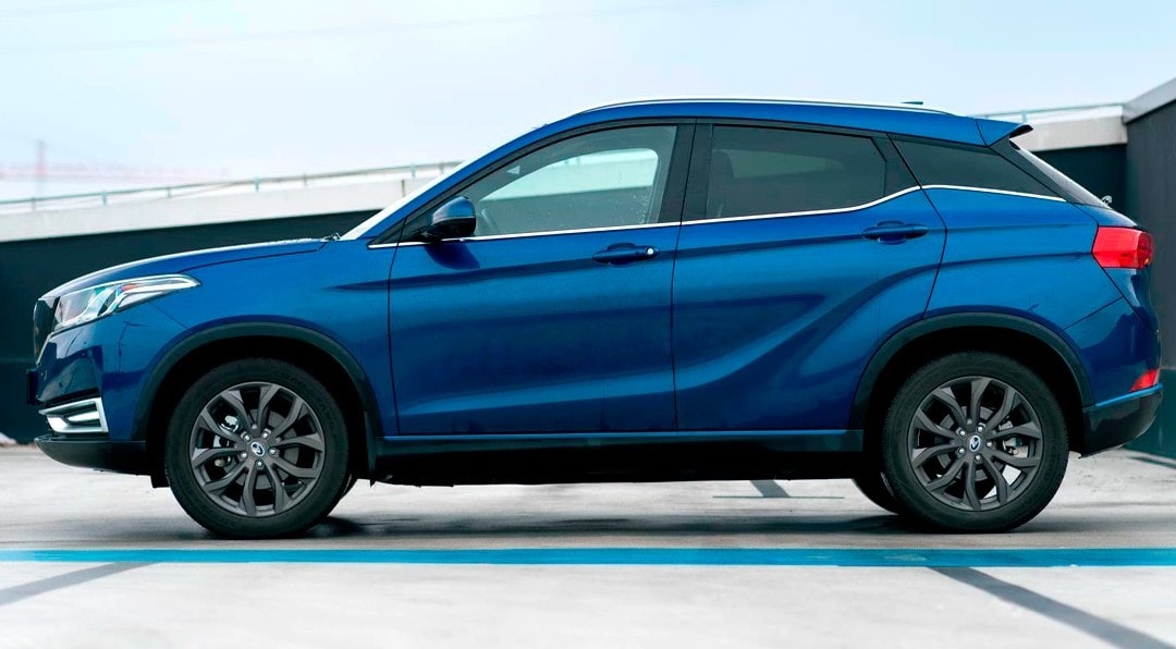 Primer plano del Seres 3 eléctrico destacando su diseño frontal.