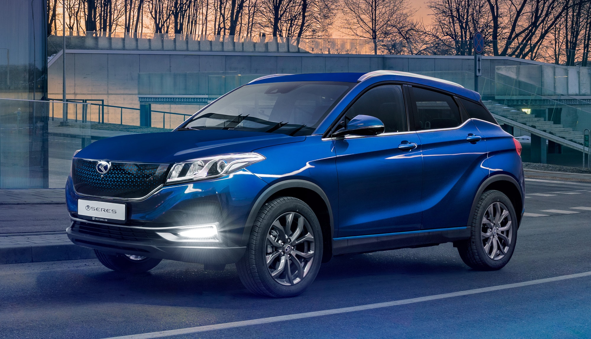 Vista lateral y delantera del Seres 3, destaca su diseño moderno.